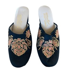 NWOT Muzaffer Women’s Mules Shoes